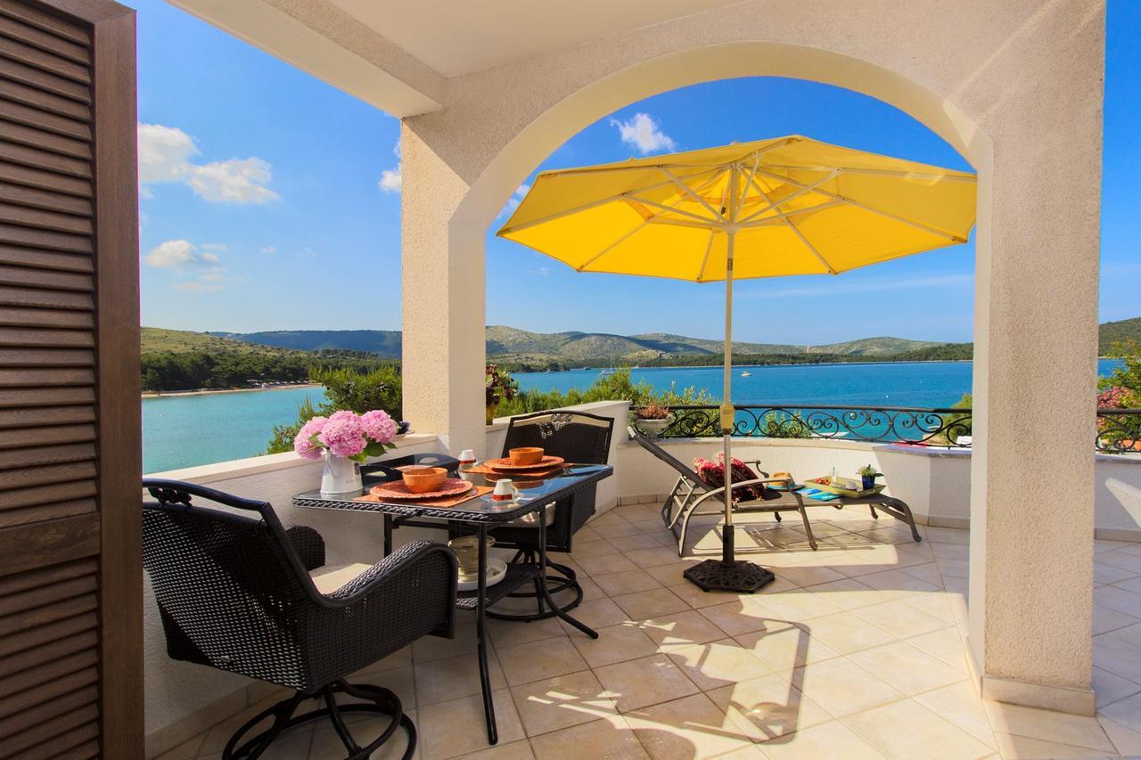 Sea Breeze - Front Sea Apartment Zaboric Exterior foto