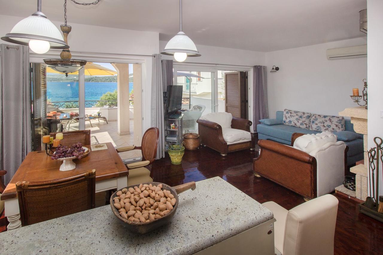 Sea Breeze - Front Sea Apartment Zaboric Exterior foto