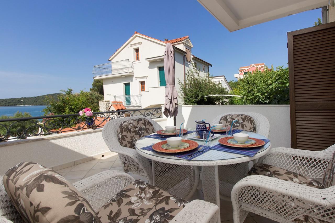 Sea Breeze - Front Sea Apartment Zaboric Exterior foto